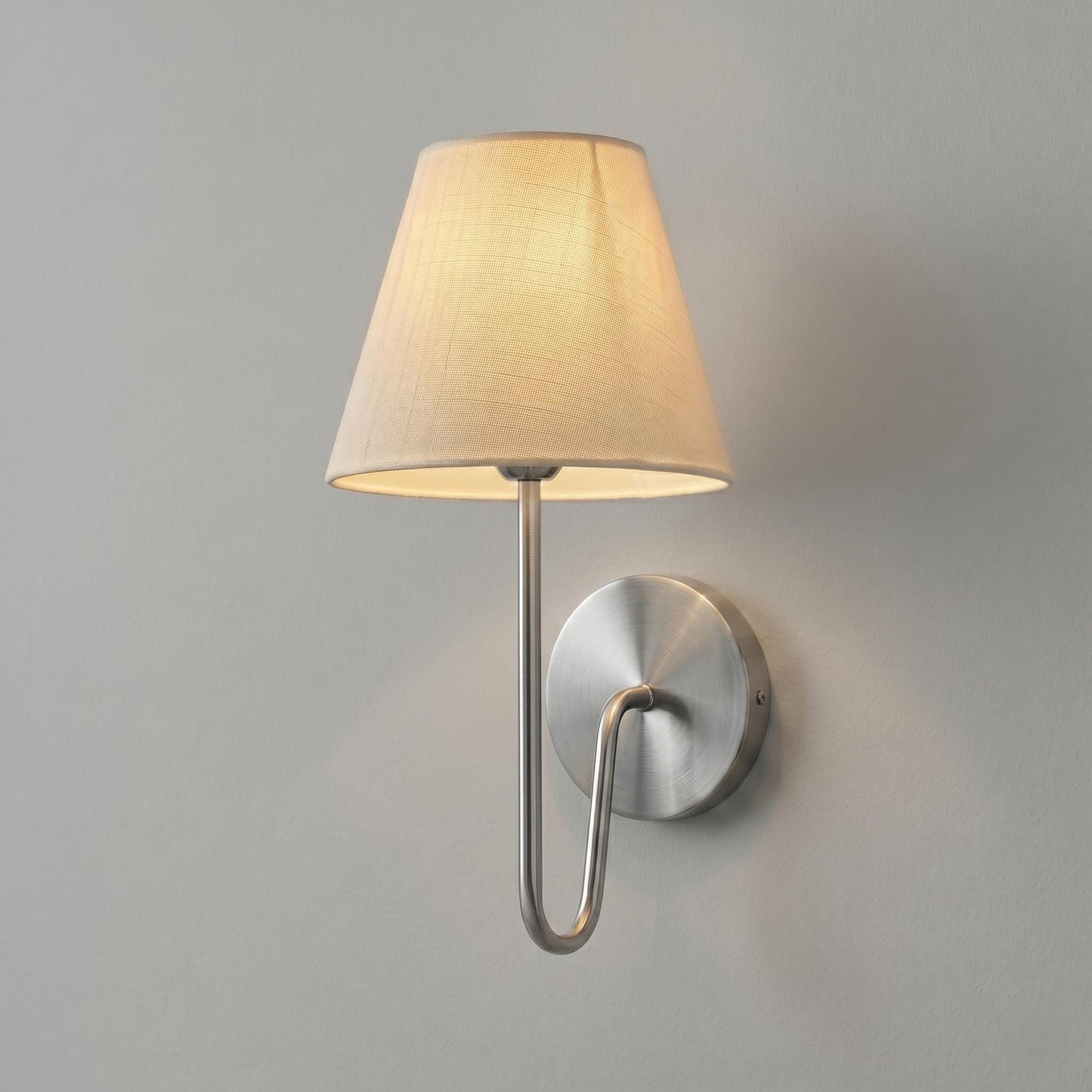 Modern Brass Wall Sconce – Minimalist Fabric Shade Bedside Lamp