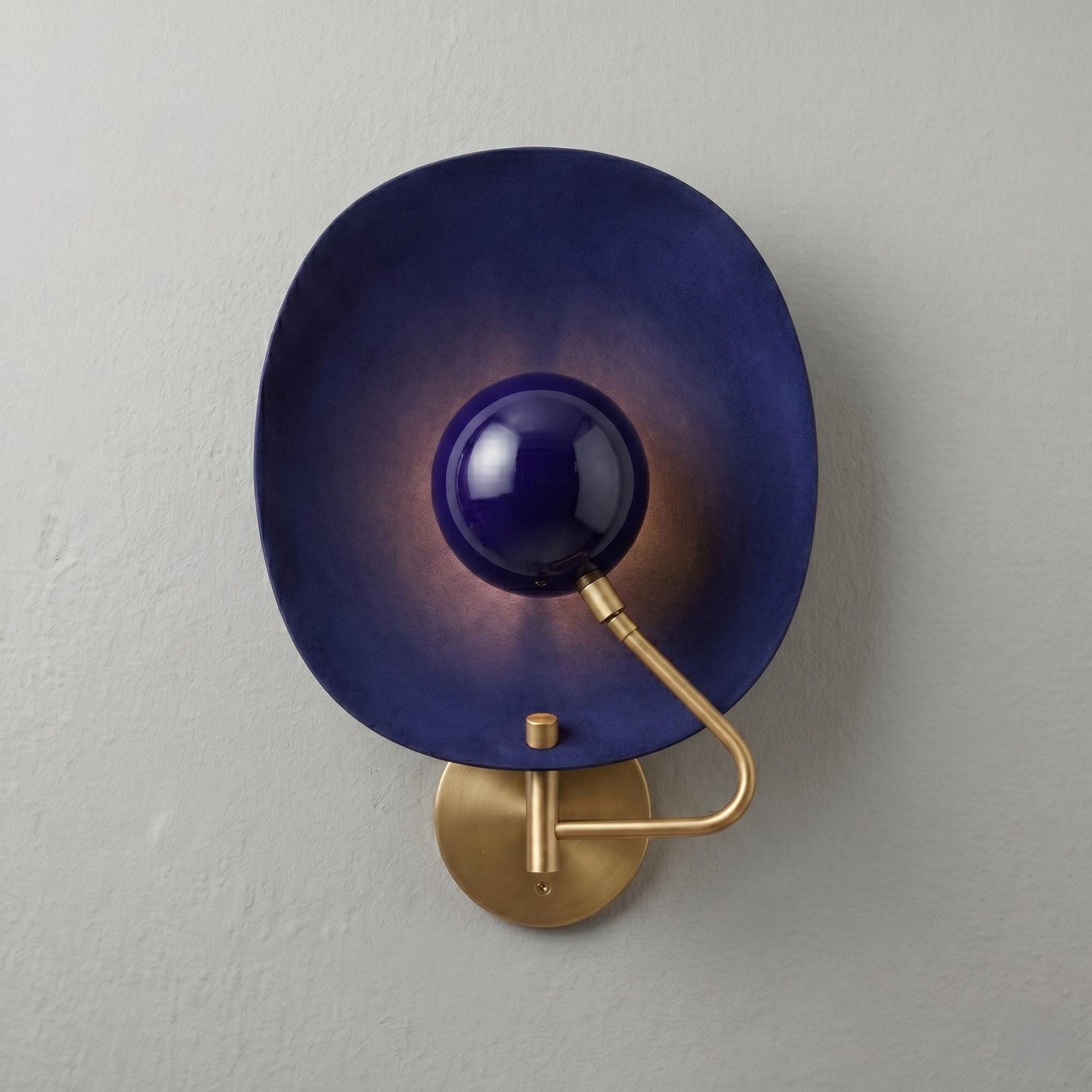 Brass Halo Sconce – Sculptural Mid-Century Modern Wall Light, Ambient Glow Lamp